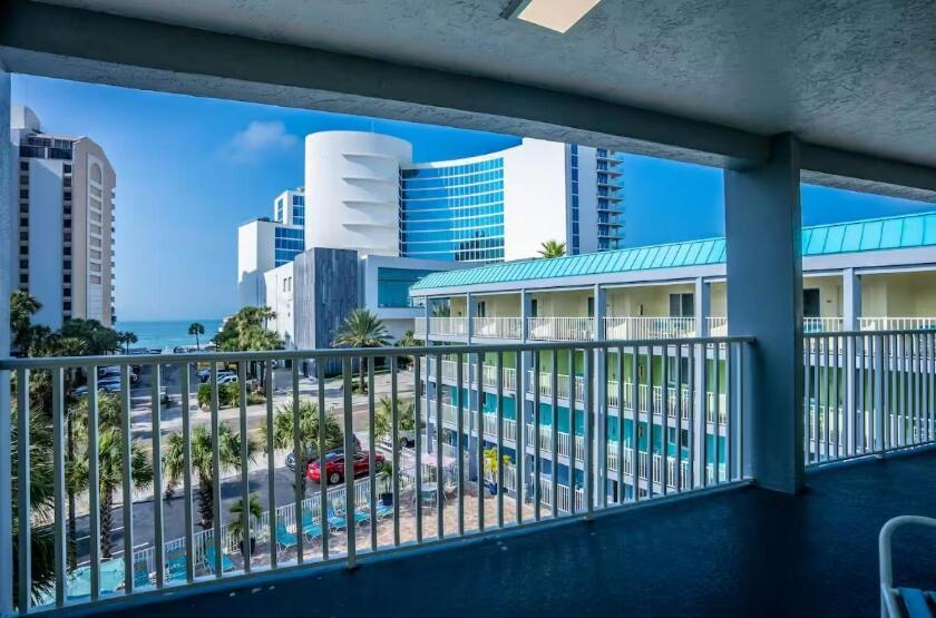 Ocean View Condo - Steps To Beach - Ace Location 클리어워터 비치 외부 사진